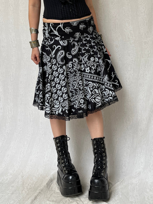 Vintage 00s Eclectic Bandana Graphic Midi Skirt (M/L)