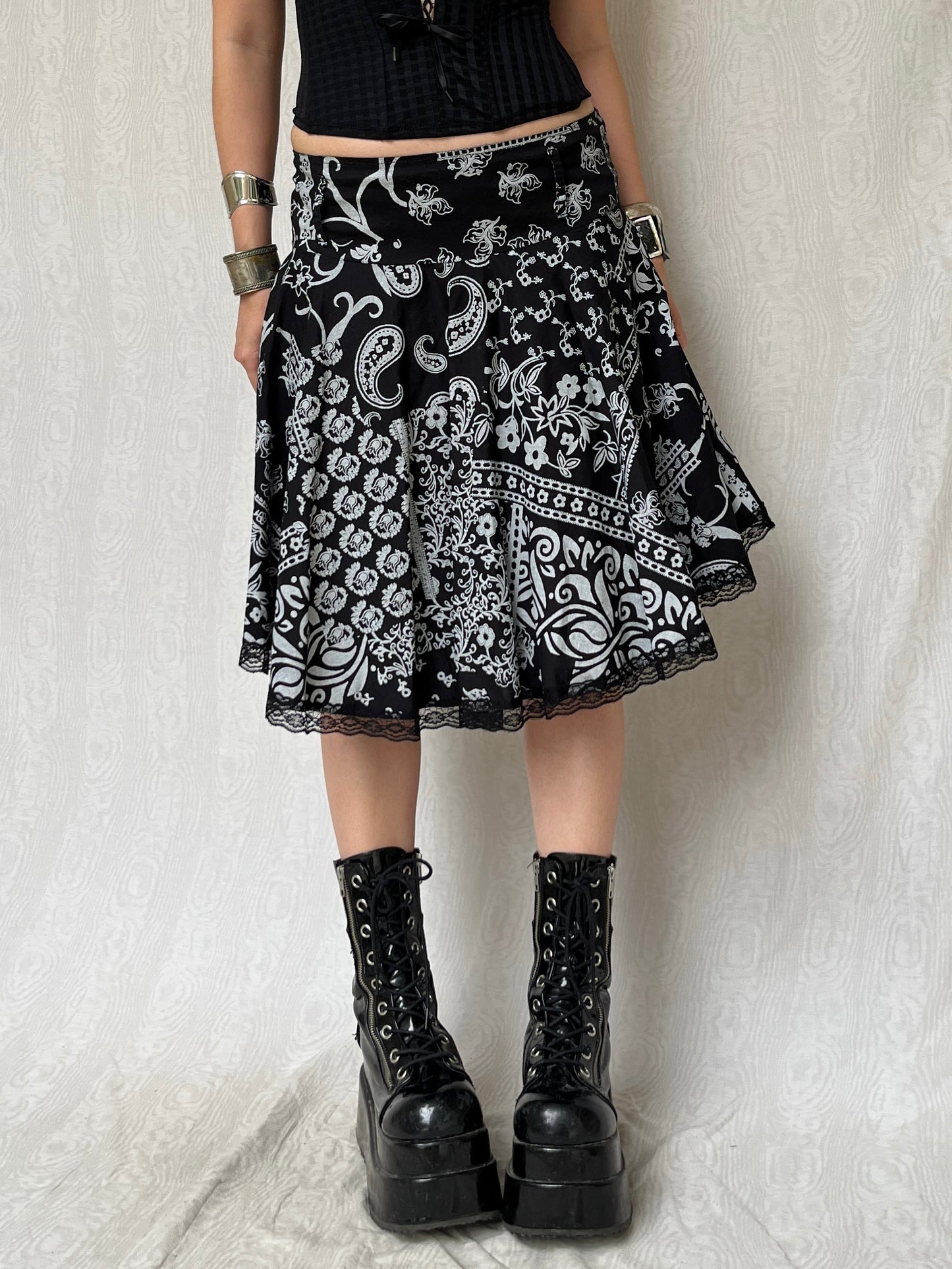 Vintage 00s Eclectic Bandana Graphic Midi Skirt (M/L)