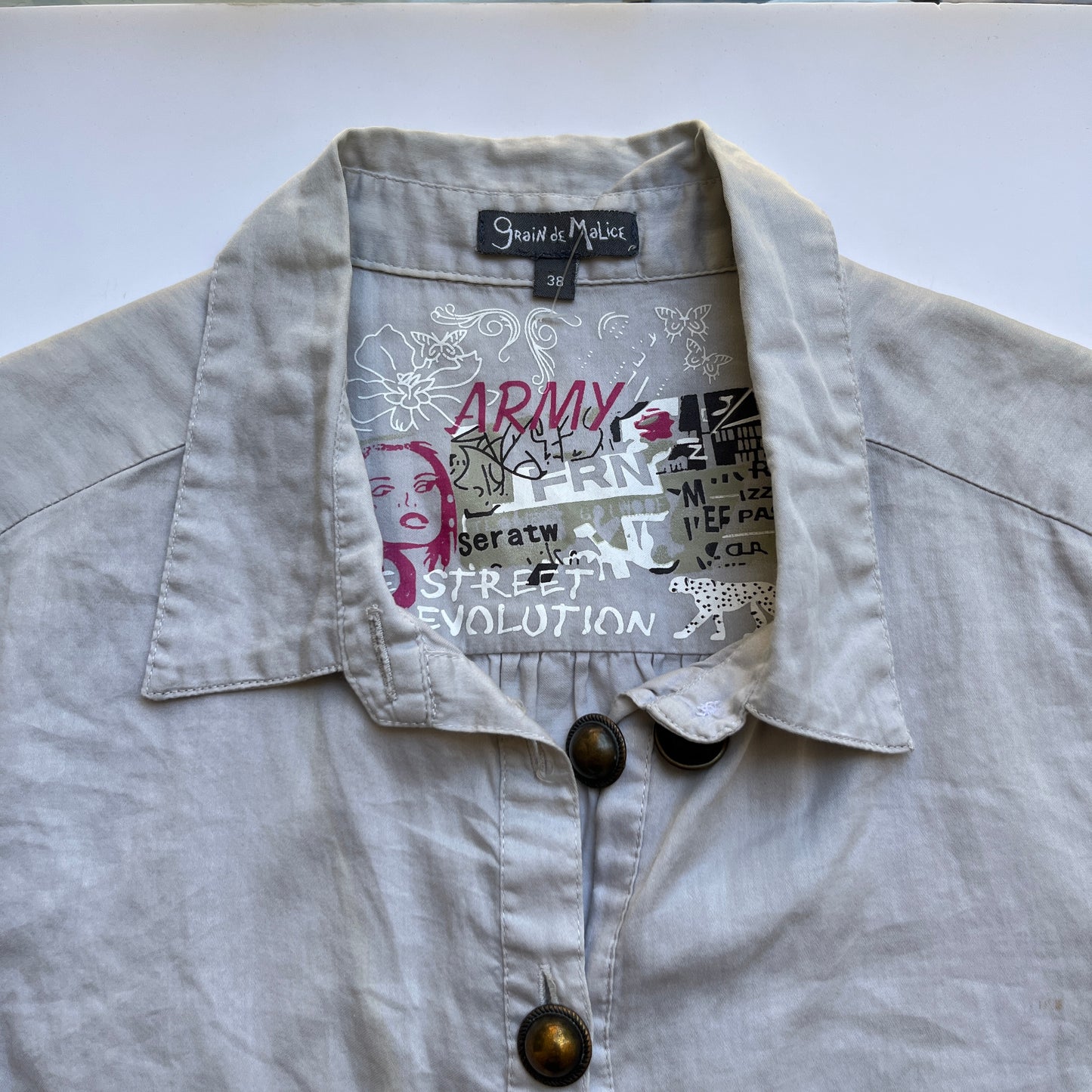 Vintage 00s Downtown Beige Button Up Shirt (S/M)