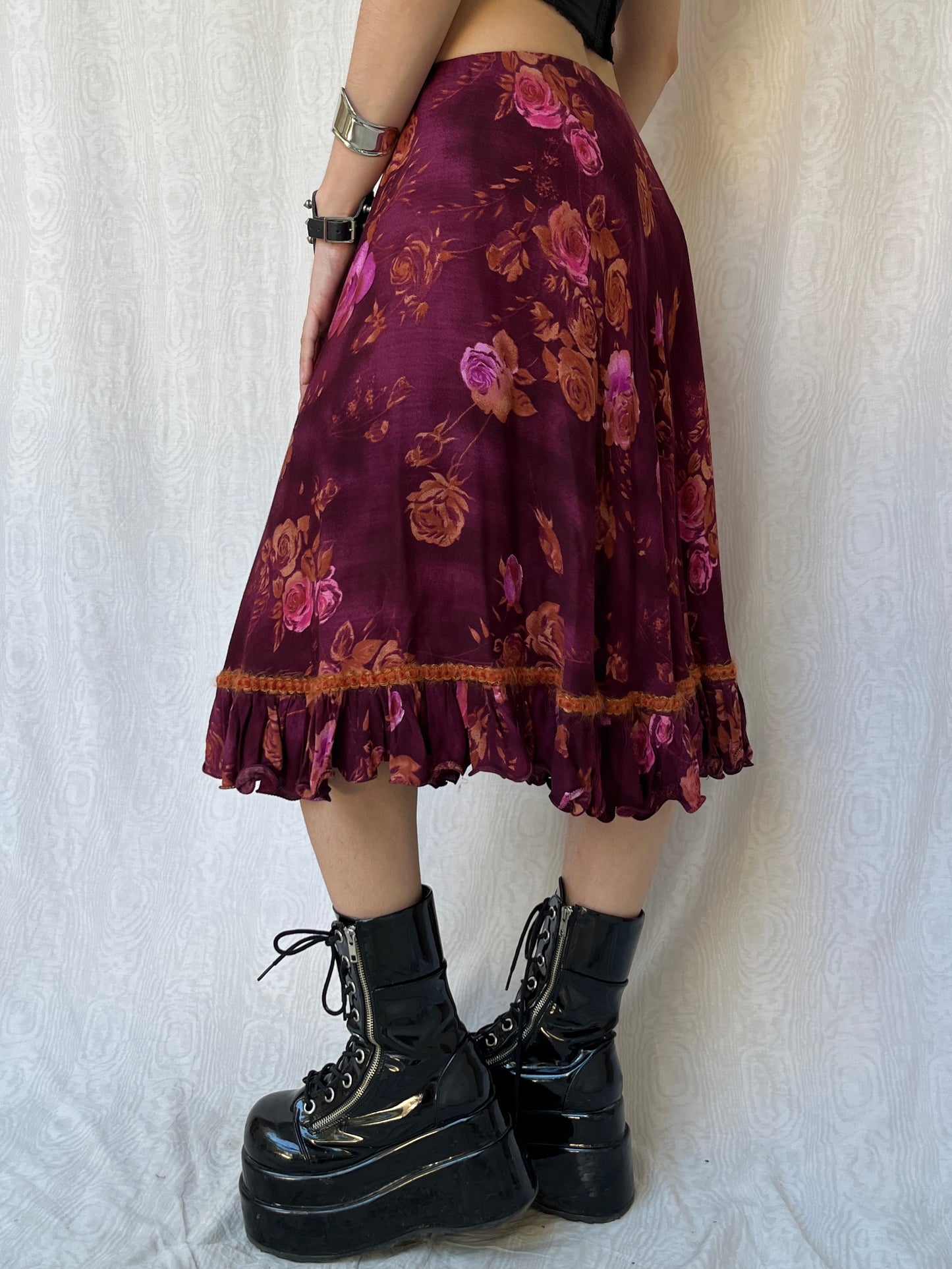 Vintage 00s Whimsigoth Rose Knee Skirt (M)