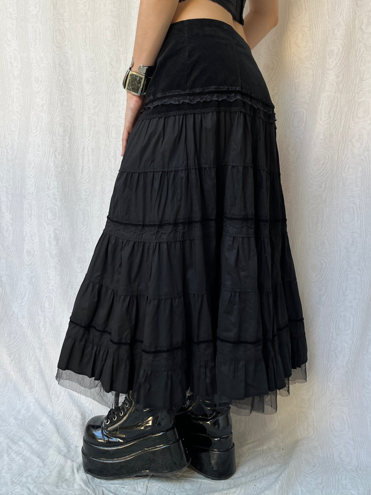 Vintage 00s Gothic Tiered Black Maxi Skirt (M)