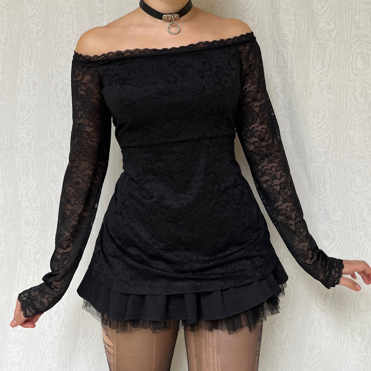 Vintage 00s Romantic Gothic Lace Off Shoulder Long Sleeve Top (M/L)