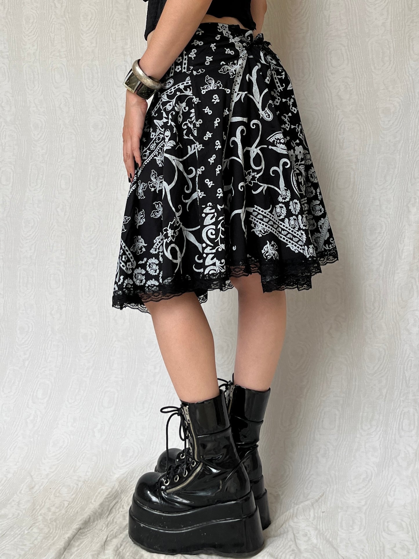 Vintage 00s Eclectic Bandana Graphic Midi Skirt (M/L)